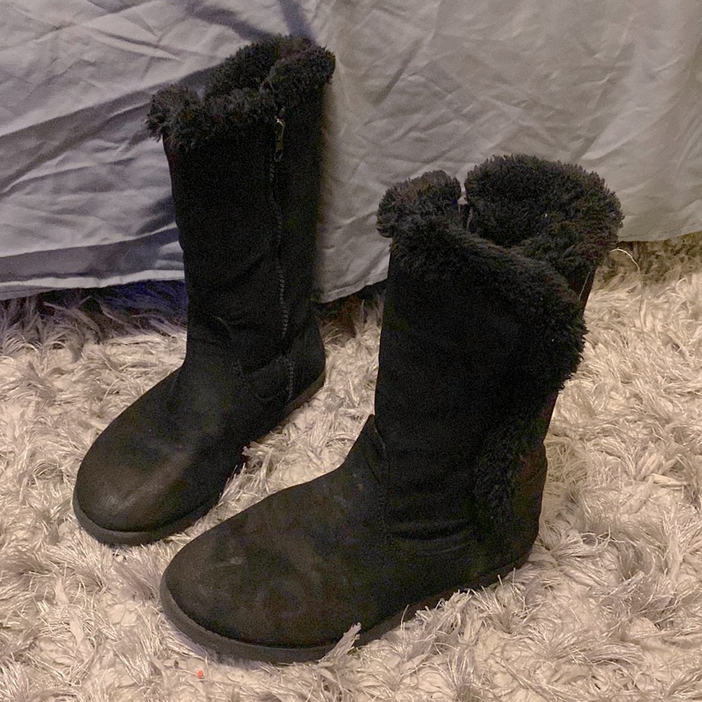 black winter boots